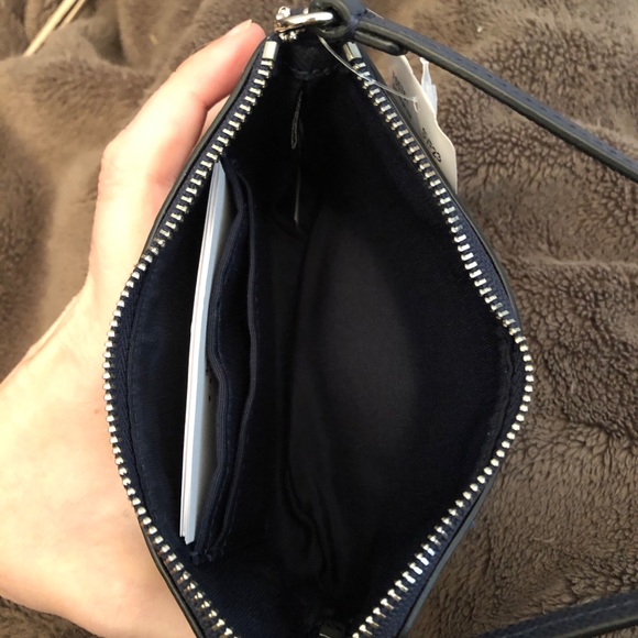 SALE NWT Coach RARE gorgeous floral wristlet!! - Picture 4 of 4